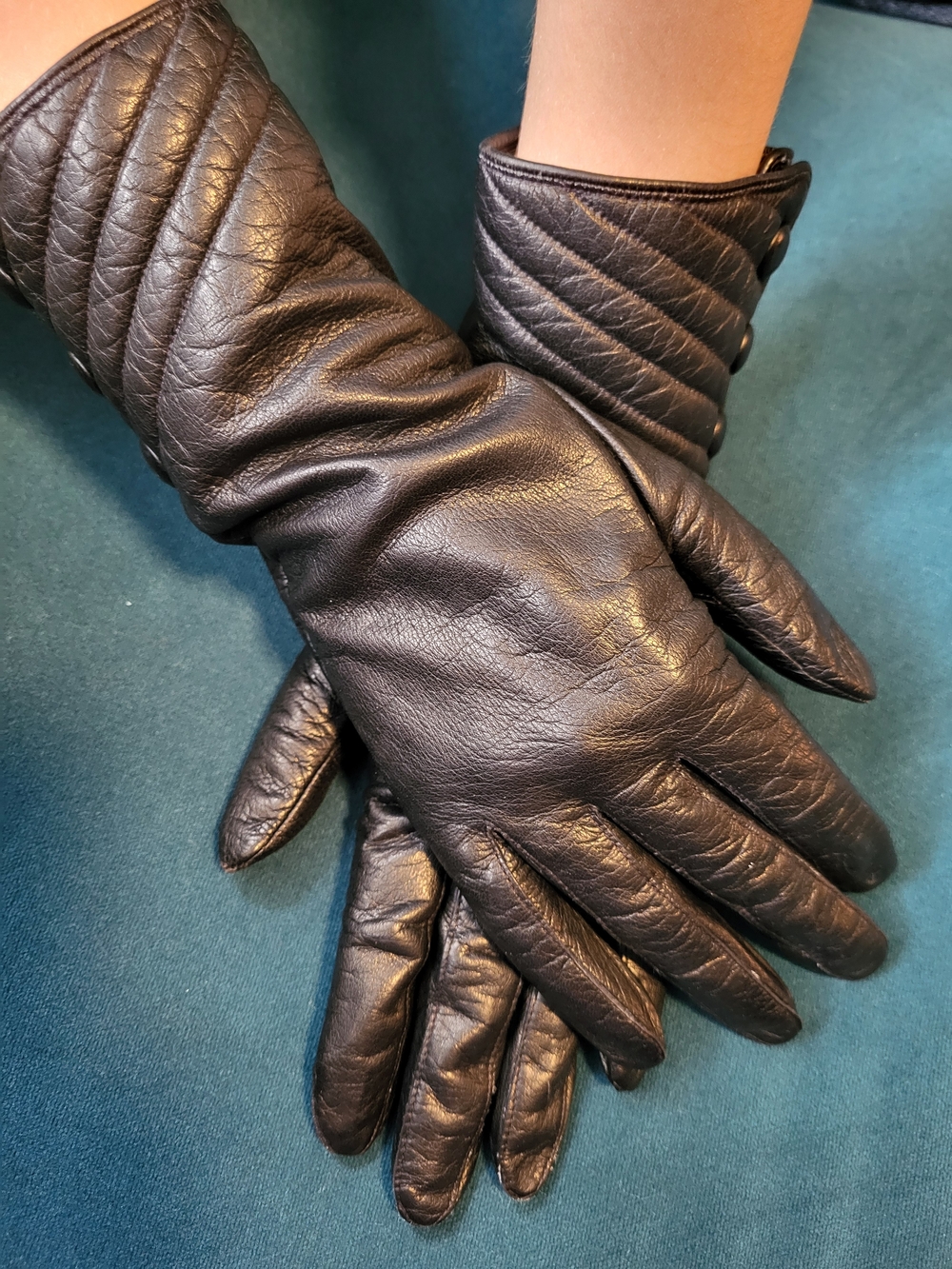 Black Leather Quilted Cuff Gloves